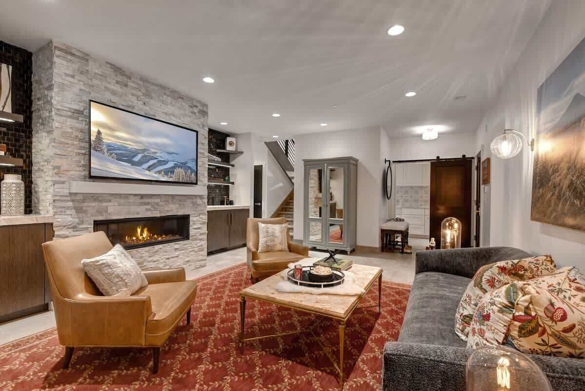 TV, fireplace, offices