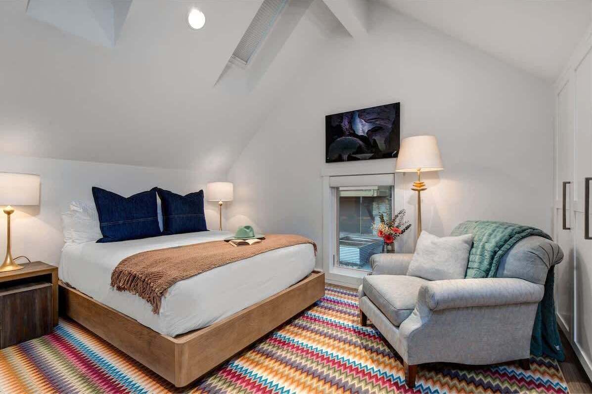 5 habitaciones, tabla de planchar con plancha y wifi gratis 