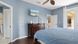 4 bedrooms, desk, iron/ironing board, free WiFi - Relaxing Family Getaway in Sunny Naples! (Naples)