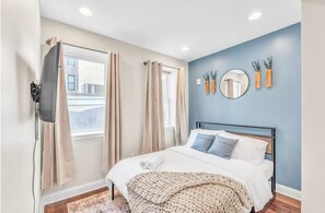 2 bedrooms, iron/ironing board, WiFi, bed sheets