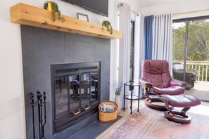 تلفزيون ذكي، ألعاب فيديو، كرة قدم الطاولة، شاشة كمبيوتر