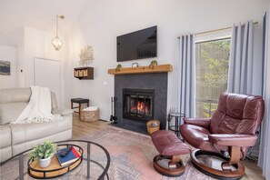 智能电视、电子游戏、桌上足球、电脑显示器