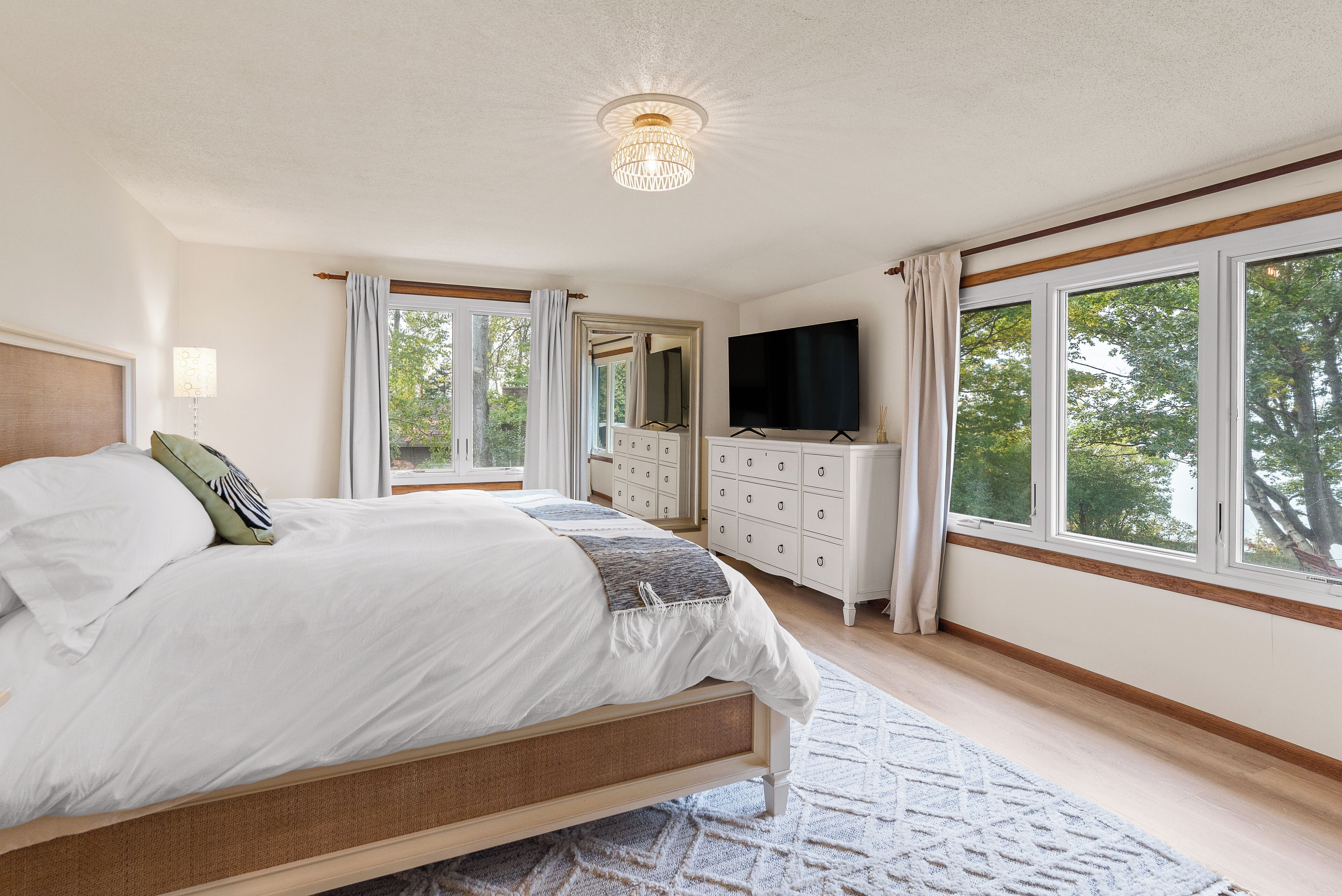 4 bedrooms, travel cot, free WiFi, bed sheets