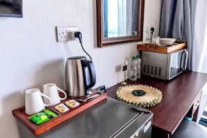 House, 1 Bedroom, Patio, City View | Private kitchen