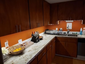 微波炉、烤箱、炉灶、洗碗机