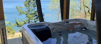 Brand new build! Beautiful Lakefront property in Diamond Bluff on Greers Ferry.