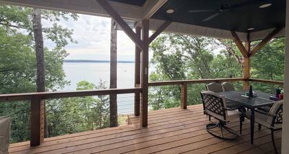 Brand new build! Beautiful Lakefront property in Diamond Bluff on Greers Ferry.