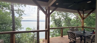 Brand new build! Beautiful Lakefront property in Diamond Bluff on Greers Ferry.