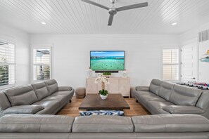 Smart-TV, videospill, musikkbibliotek og filmbibliotek