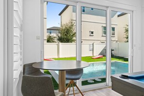 Et oppvarmet basseng