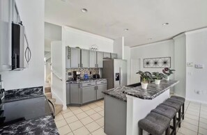 Fridge, microwave, oven, stovetop - 3Ks Sweet Escape – A Cozy Slice of Paradise With Pool-25 minutes from Disney! (Davenport)