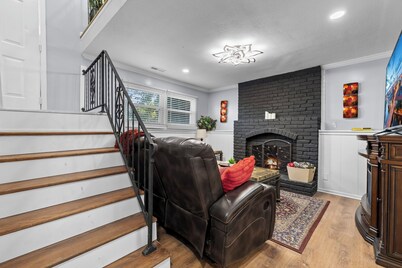 Modern Family Duplex Gateway by YDSH GuestMind - Pet Friendly