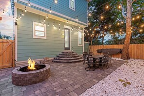 Outdoor dining - My Favorite Daughter - Near Beach Home with Firepit and Community Pool (Santa Rosa Beach)
