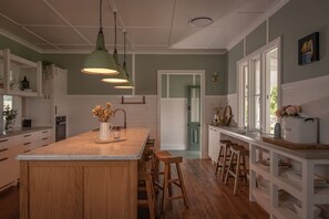 Kühlschrank, Ofen, Herdplatte, Toaster