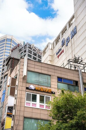 المنشأة من الخارج