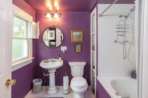 Boblebad, hårføner, håndklær og såpe