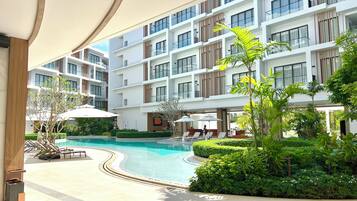Kolam renang outdoor