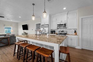 Fridge, microwave, oven, stovetop - Large Decks | Sleeps 18 (Crystal Beach)