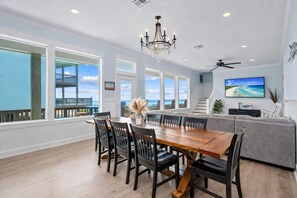Dining - 2nd Row Walk to Beach | Sleeps 22 | Tiki Bar (Crystal Beach)