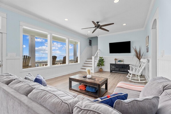 Smart TV, libros y estéreo 