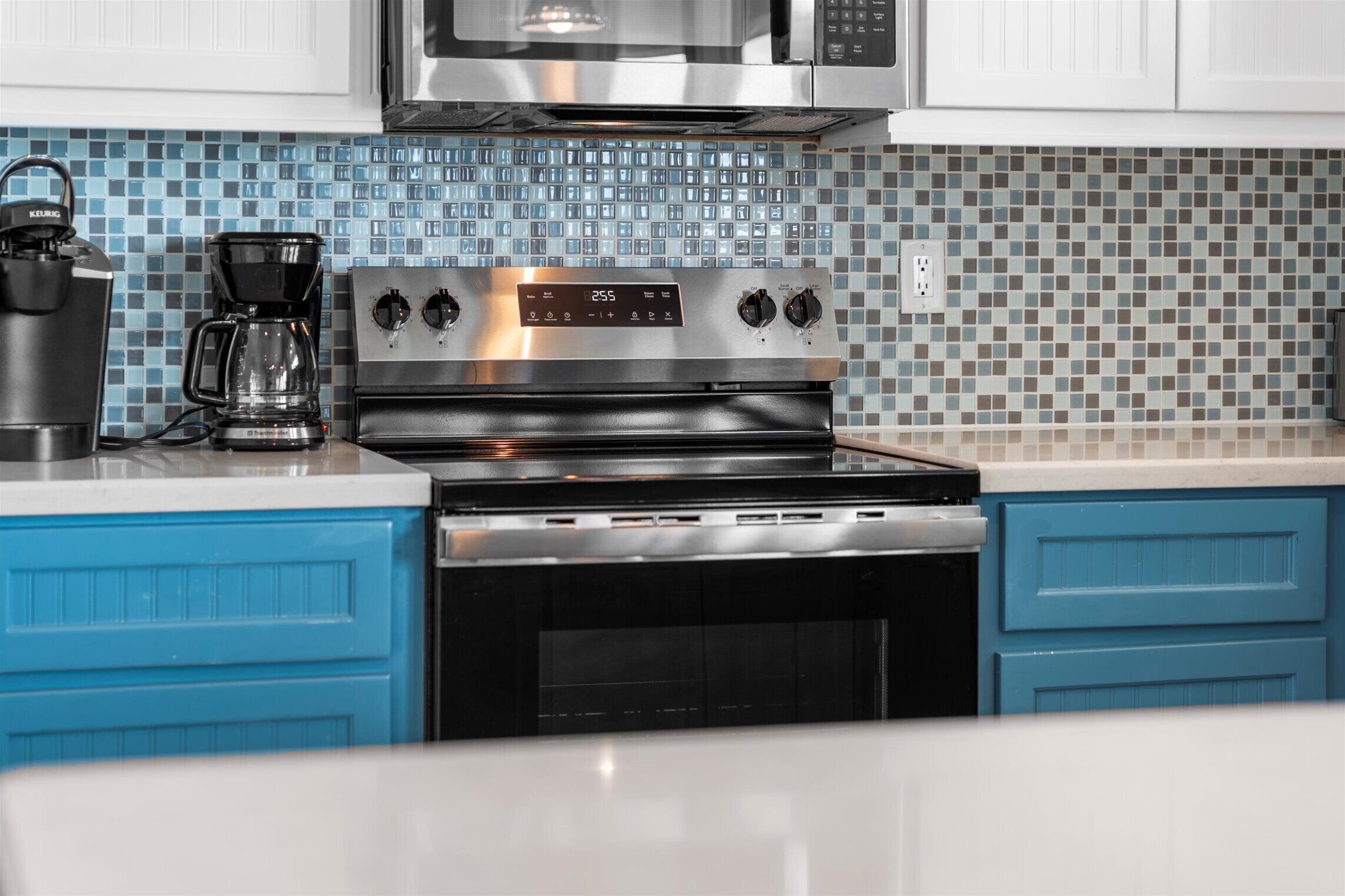 Geladeira, micro-ondas, fogão, cooktop