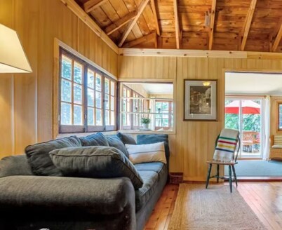 Nibi Haven / Kawarthas Lakeside Retreat