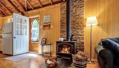 Nibi Haven / Kawarthas Lakeside Retreat