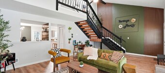 Heritage Haus: Stylish 2BR Near Marietta Square / Dogs Ok / Parking + WFH Ready