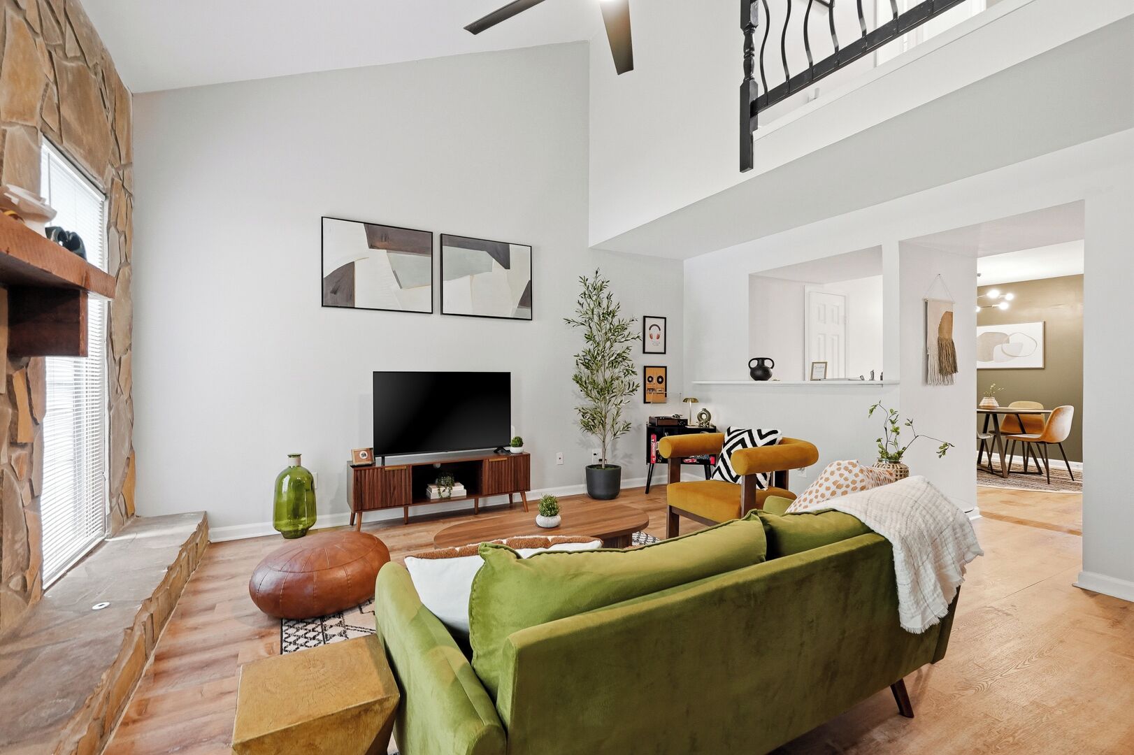 Heritage Haus: Stylish 2br Near Marietta Square / Dogs Ok / Parking + Wfh Ready - Kennesaw, GA