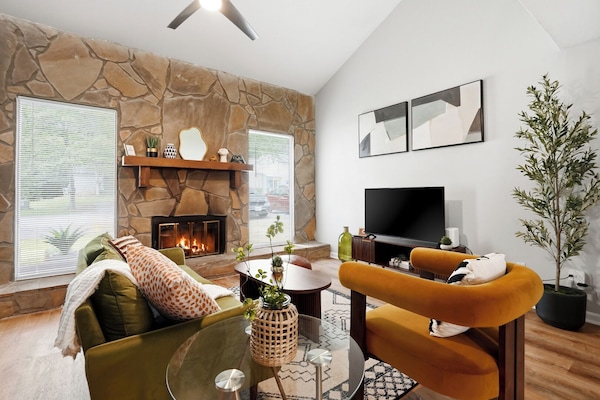 Smart TV, fireplace