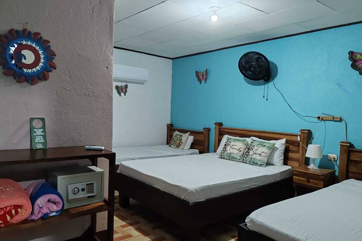 Familienzimmer, Gartenblick | Zimmersafe, kostenloses WLAN