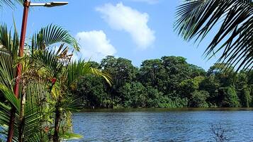 Doppelzimmer, Seeblick | Zimmersafe, kostenloses WLAN