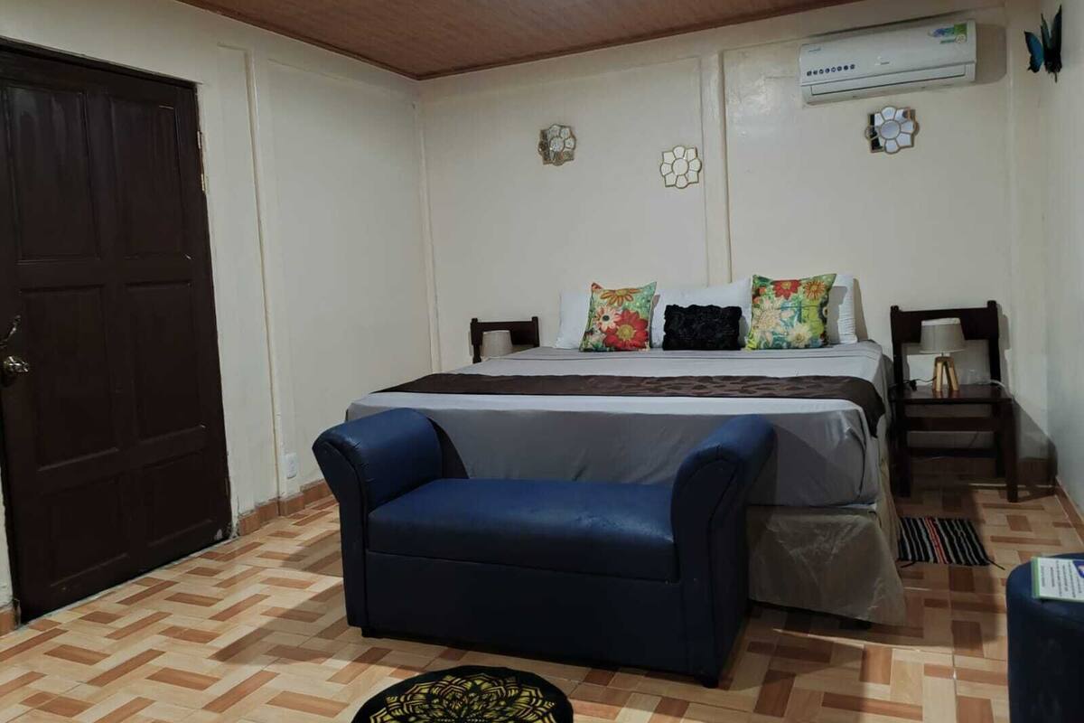 Deluxe-Vierbettzimmer, Gartenblick | Zimmersafe, kostenloses WLAN