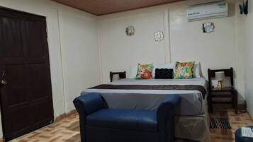 Deluxe-Vierbettzimmer, Gartenblick | Zimmersafe, kostenloses WLAN