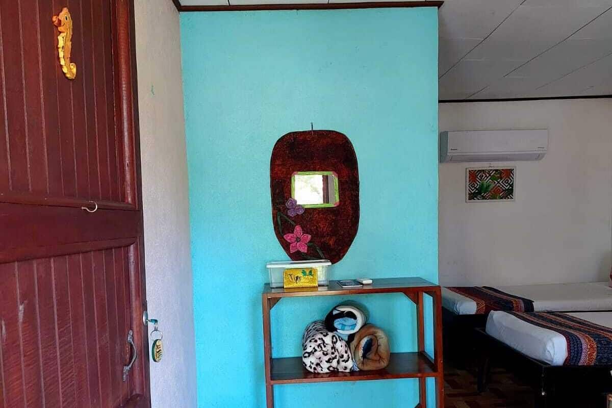 Classic-rum - utsikt mot trädgården | Värdeförvaringsskåp på rummet och gratis wi-fi