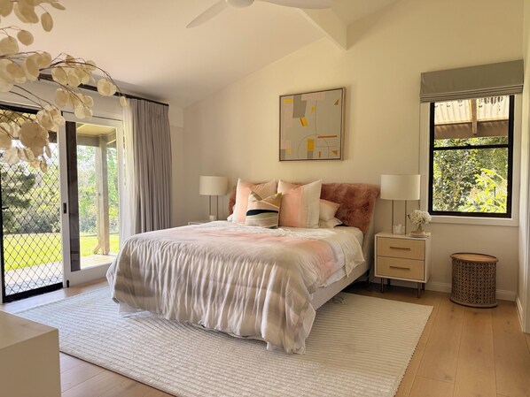 7 bedrooms, iron/ironing board, WiFi, bed sheets