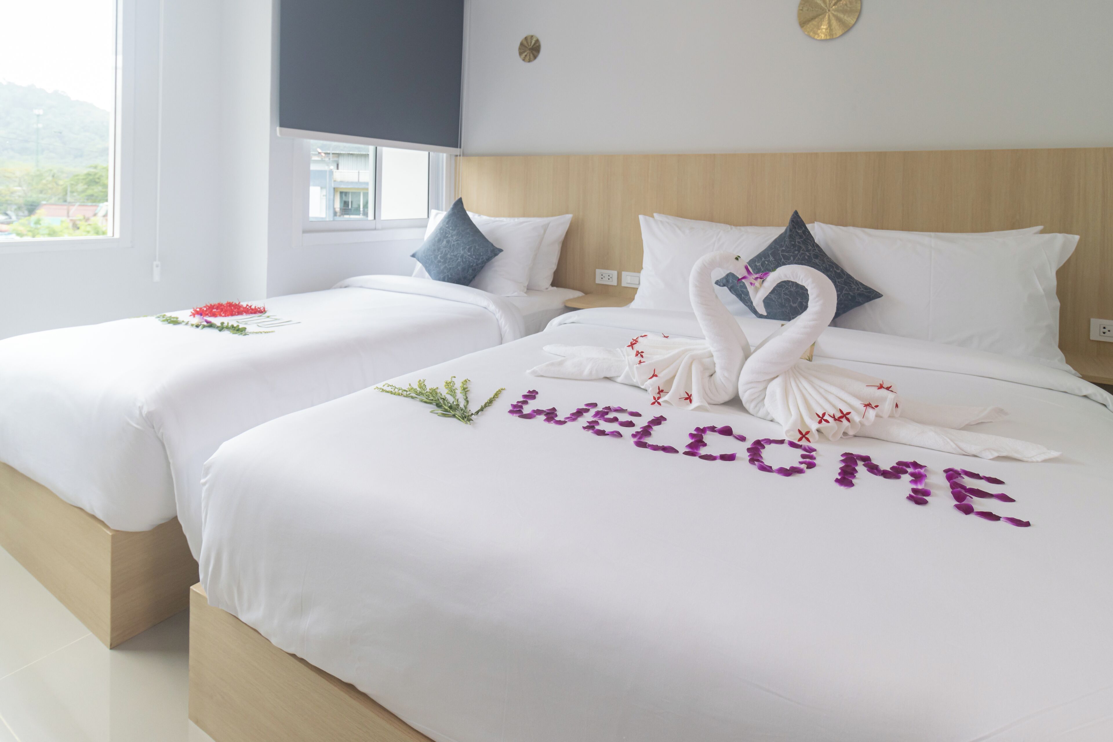 Deluxe Triple Room, City View | Desk, free WiFi