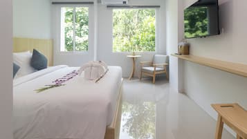 Habitación Deluxe doble, vistas a la ciudad | Escritorio y wifi gratis