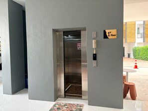Interior entrance - Ao Nang Cheaper Hotel (Krabi)