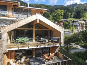 تناول الطعام بالخارج