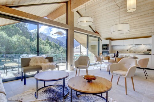 Luxurious Getaway with Jacuzzi and Sauna in the Heart of Les Portes du Soleil