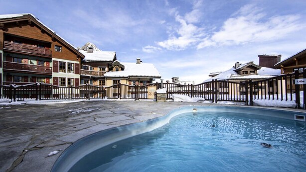 Pool - Apartment in Arc With Ski Access (Bourg-Saint-Maurice)
