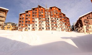 Exterior - Apartment in Arolles Near Ski Slopes (Les Belleville)