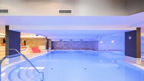 Pool - Apartment in Meribel With Outdoor Jacuzzi (Les Allues)