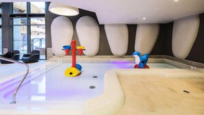 Pool - Apartment in Meribel With Outdoor Jacuzzi (Les Allues)