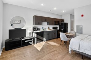 Desk, iron/ironing board, WiFi, bed sheets