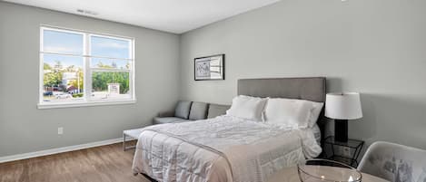 Desk, iron/ironing board, WiFi, bed sheets