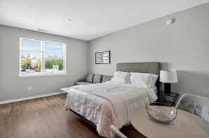 Desk, iron/ironing board, WiFi, bed sheets - Modern Retreat Near Campus & Kirkwood Nightlife (Bloomington)