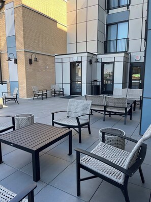Outdoor dining - Modern Retreat Near Campus & Kirkwood Nightlife (Bloomington)