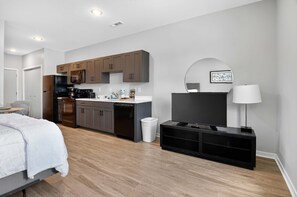 Desk, iron/ironing board, WiFi, bed sheets